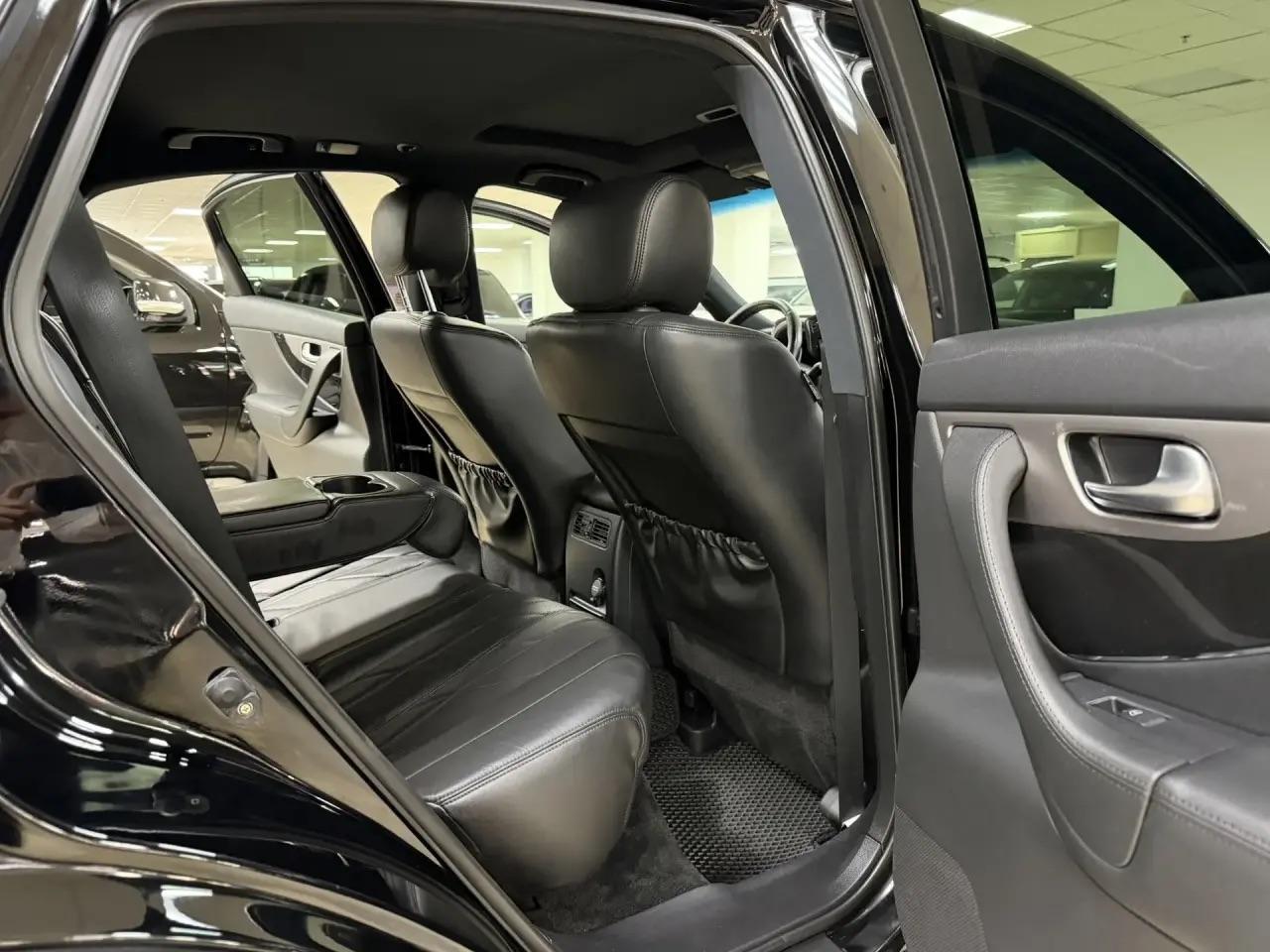 Infiniti QX70