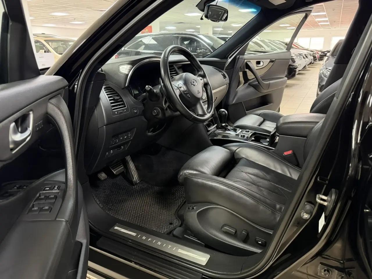 Infiniti QX70