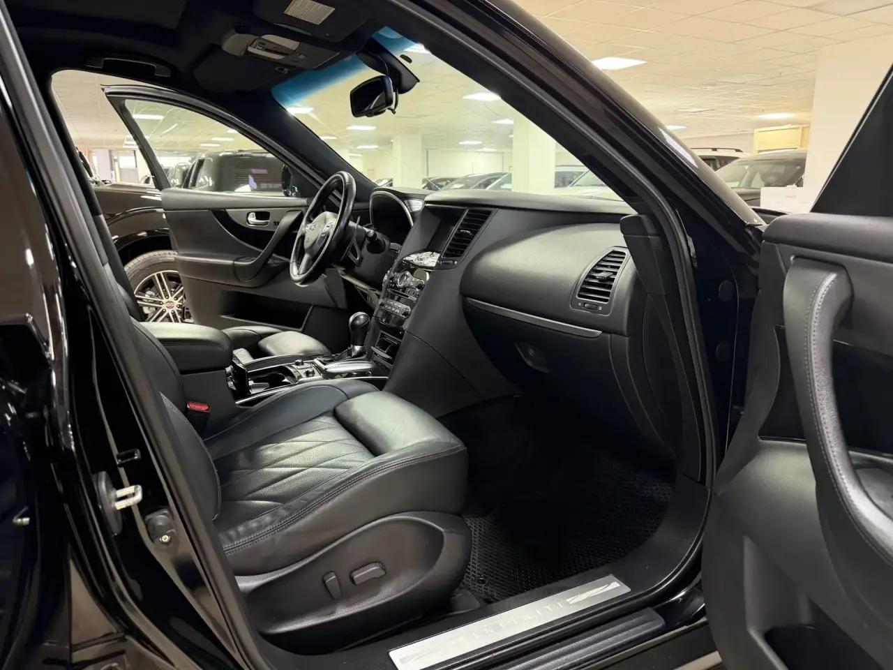 Infiniti QX70