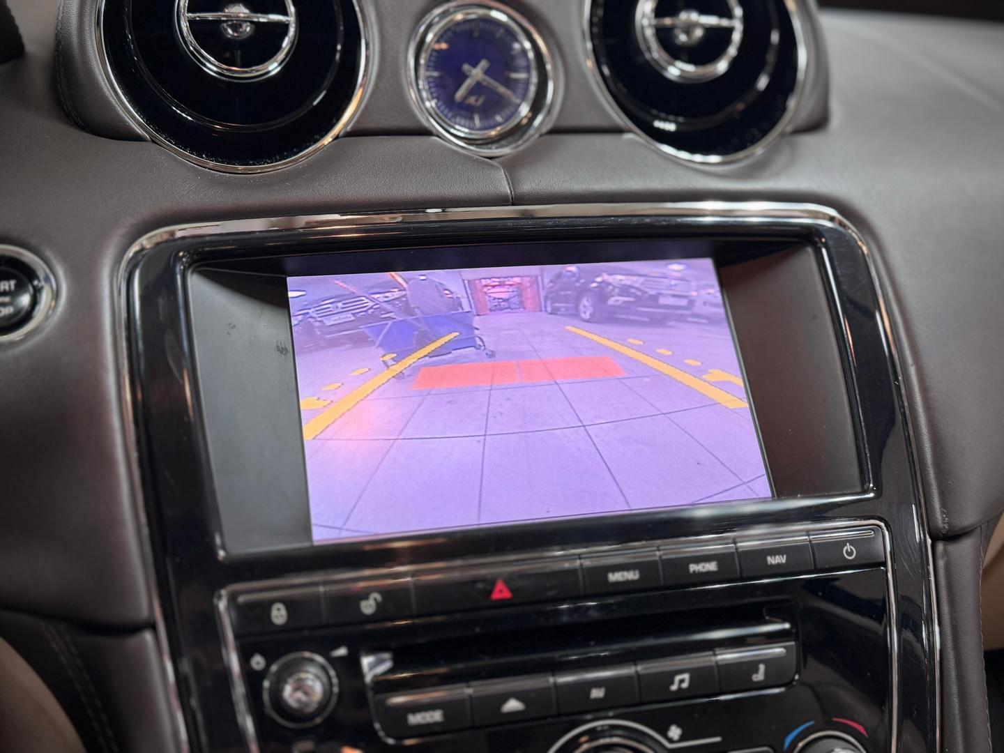 Jaguar XJ