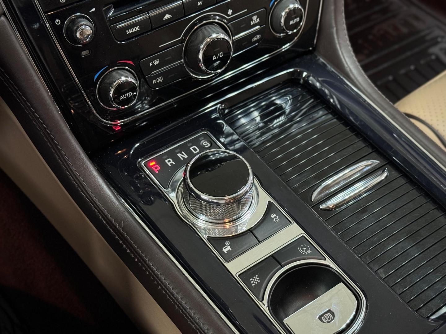 Jaguar XJ