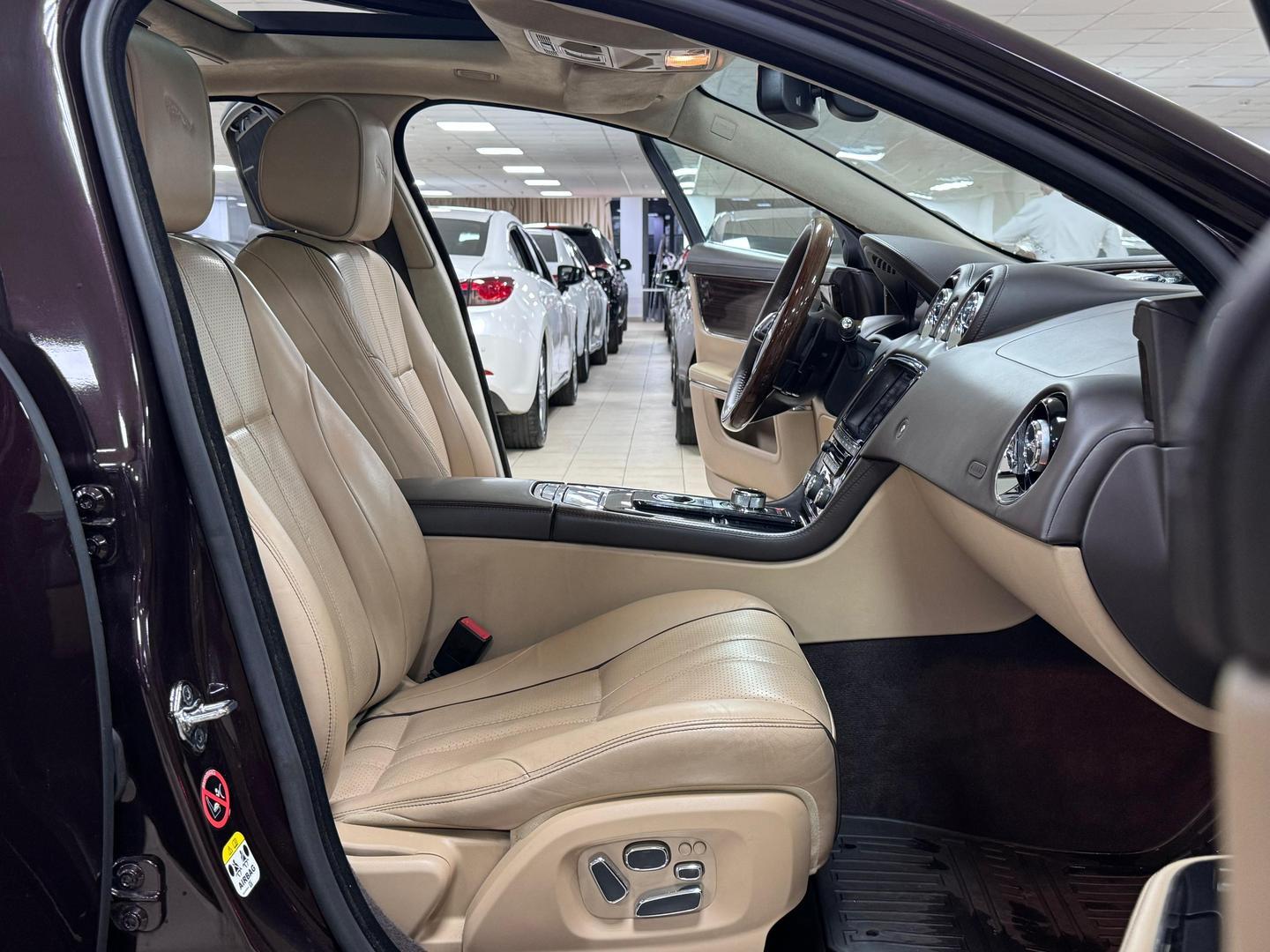 Jaguar XJ
