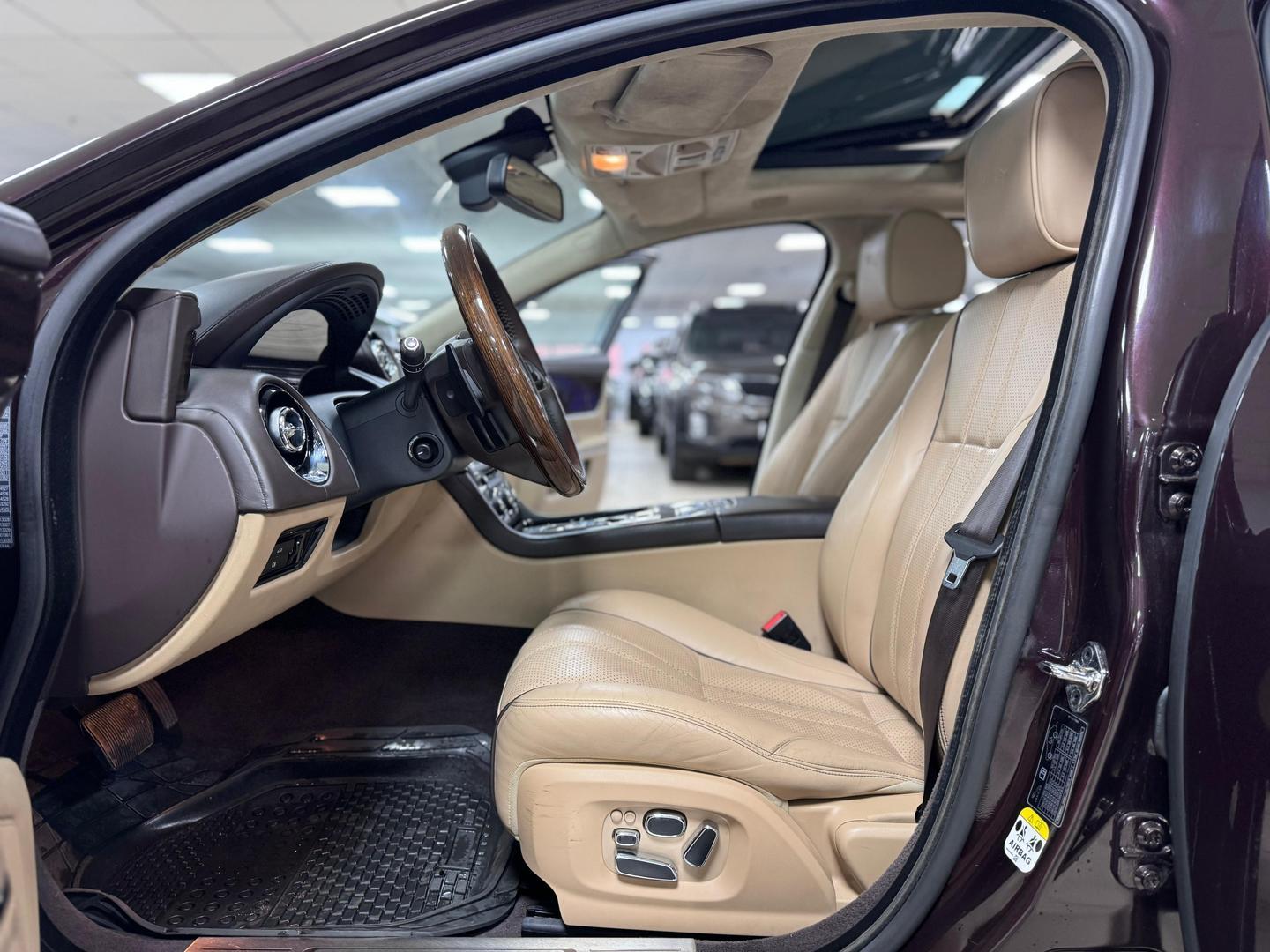 Jaguar XJ