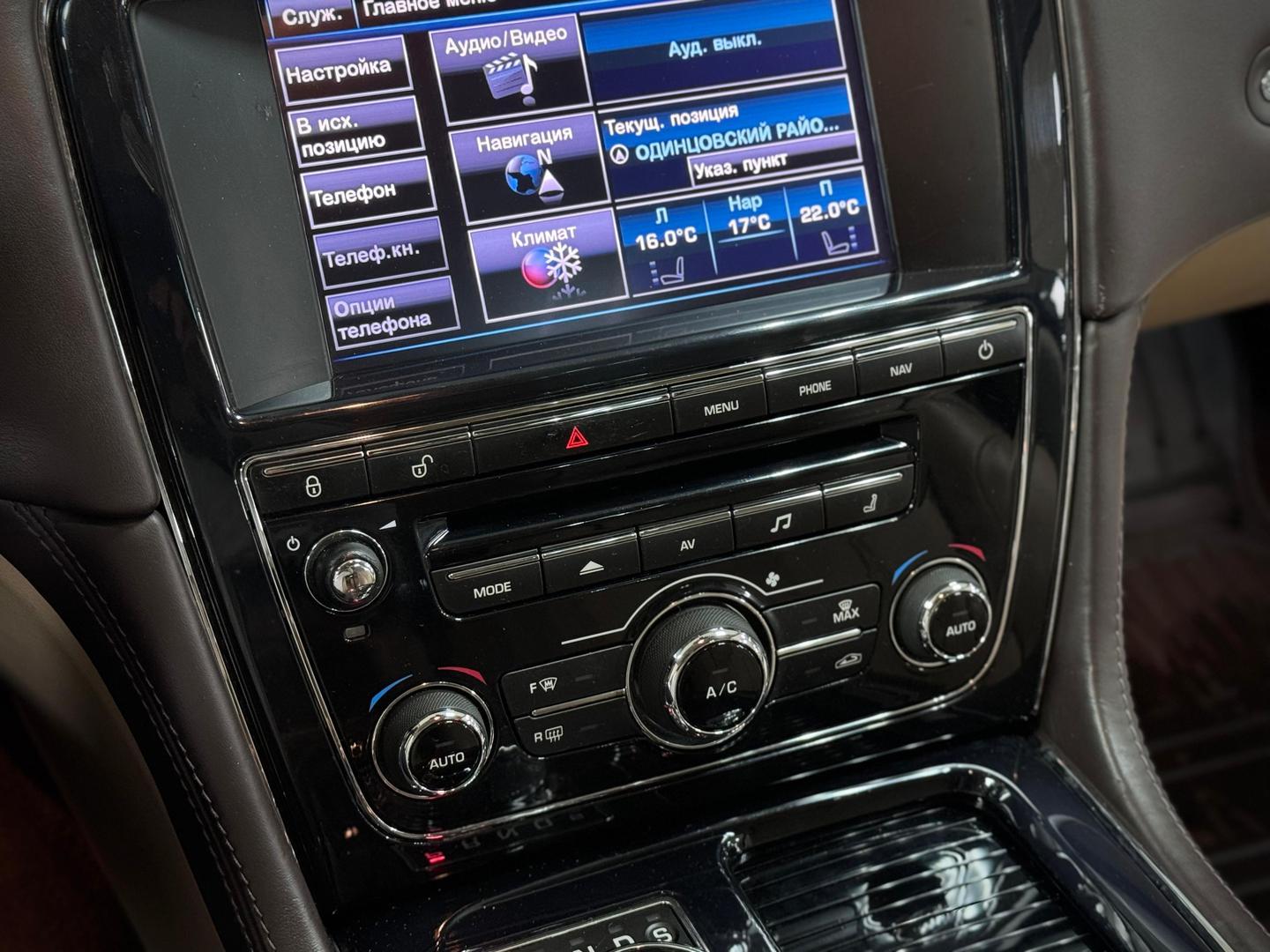 Jaguar XJ
