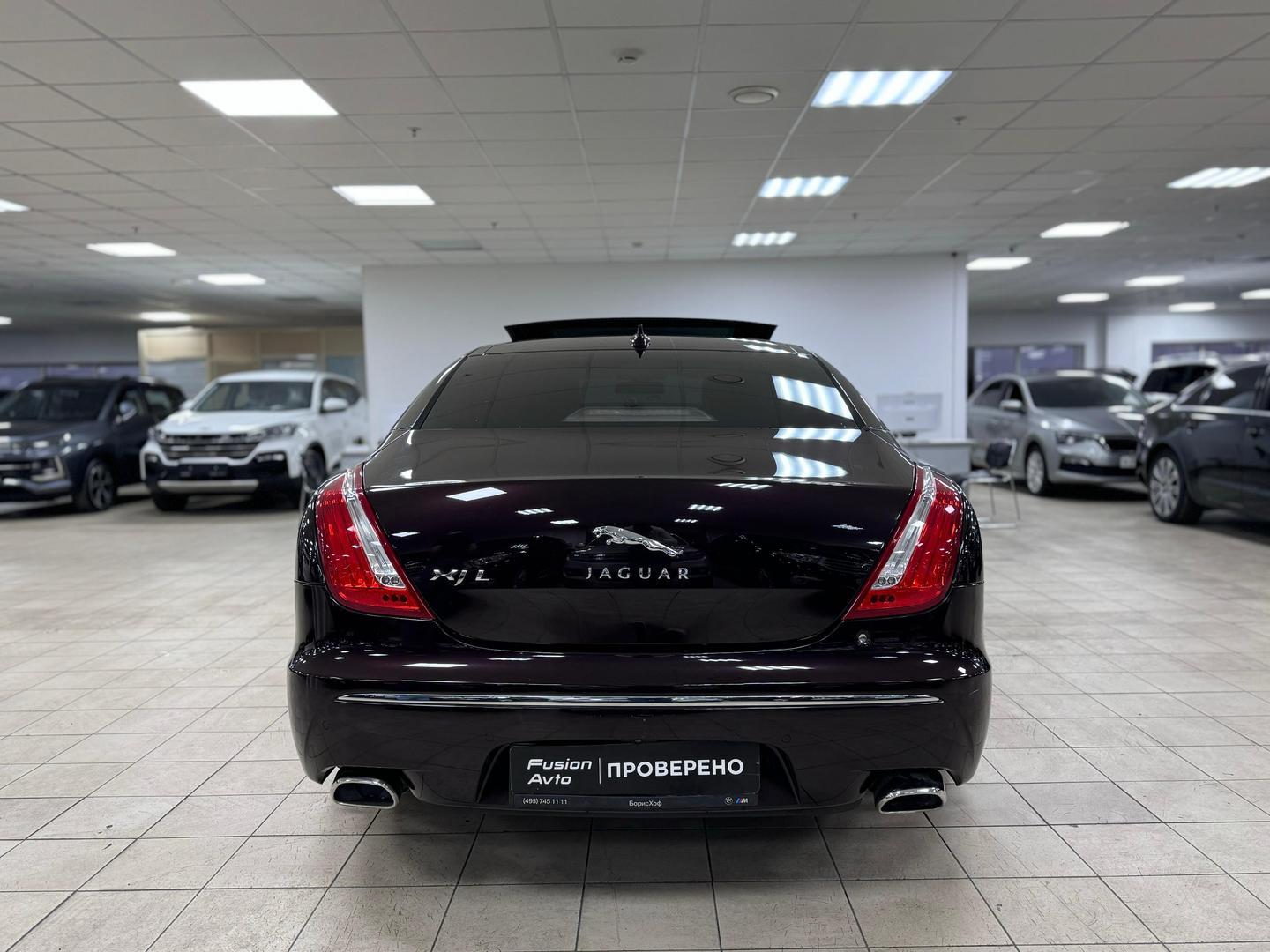 Jaguar XJ