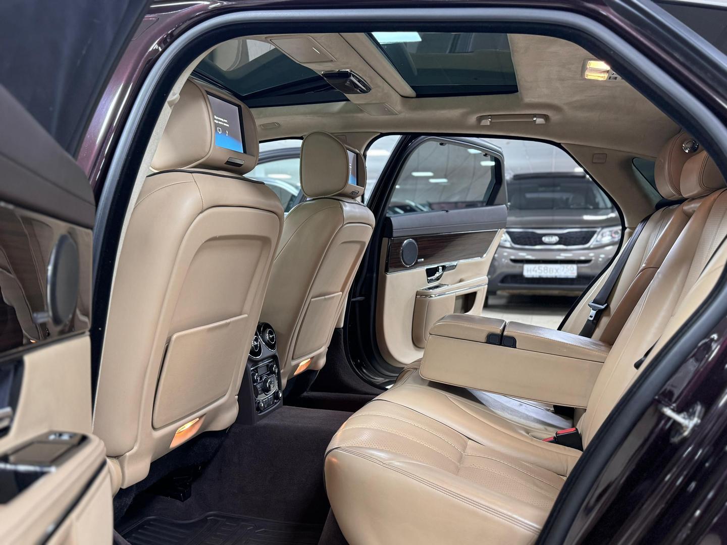 Jaguar XJ