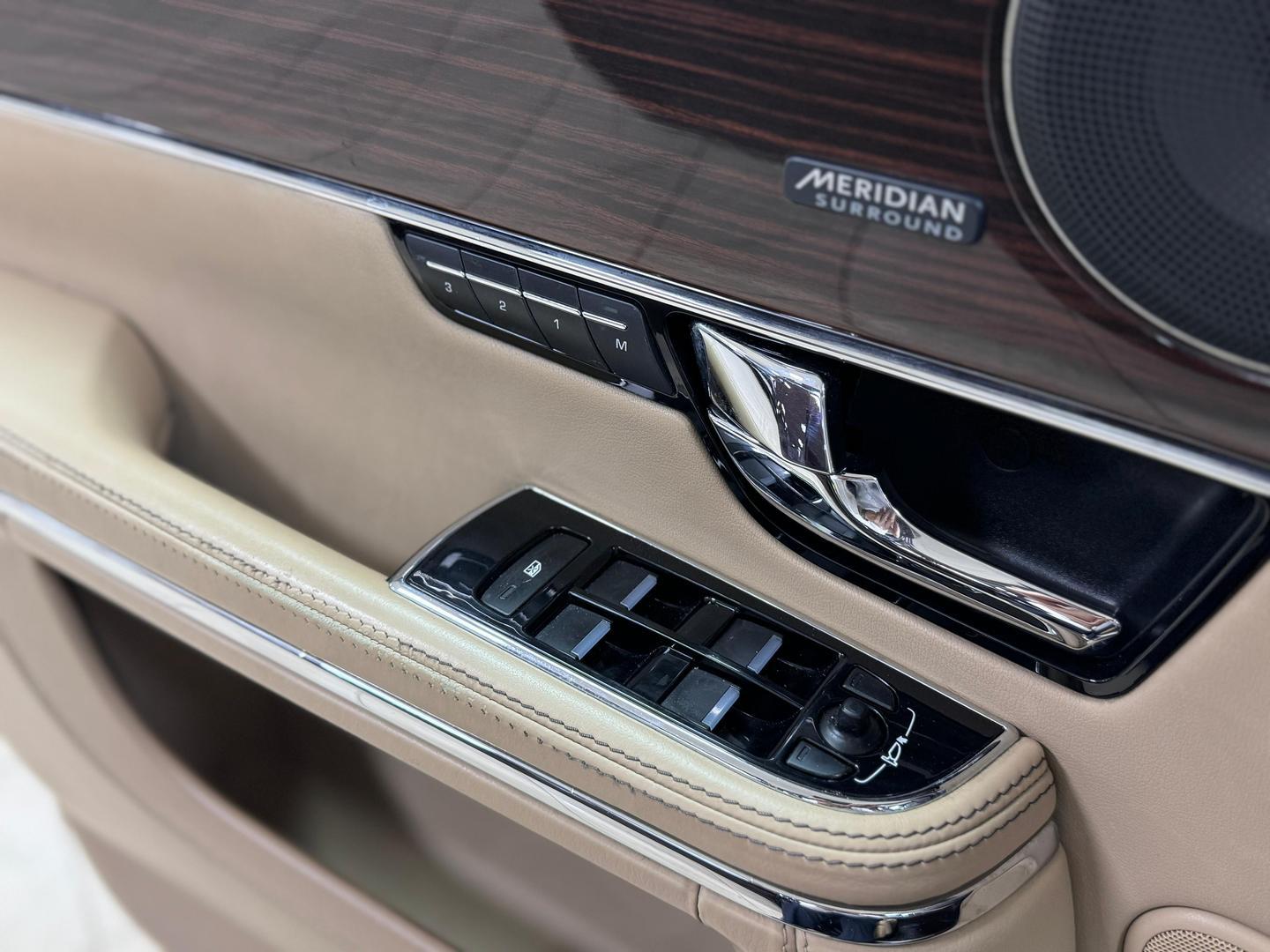 Jaguar XJ