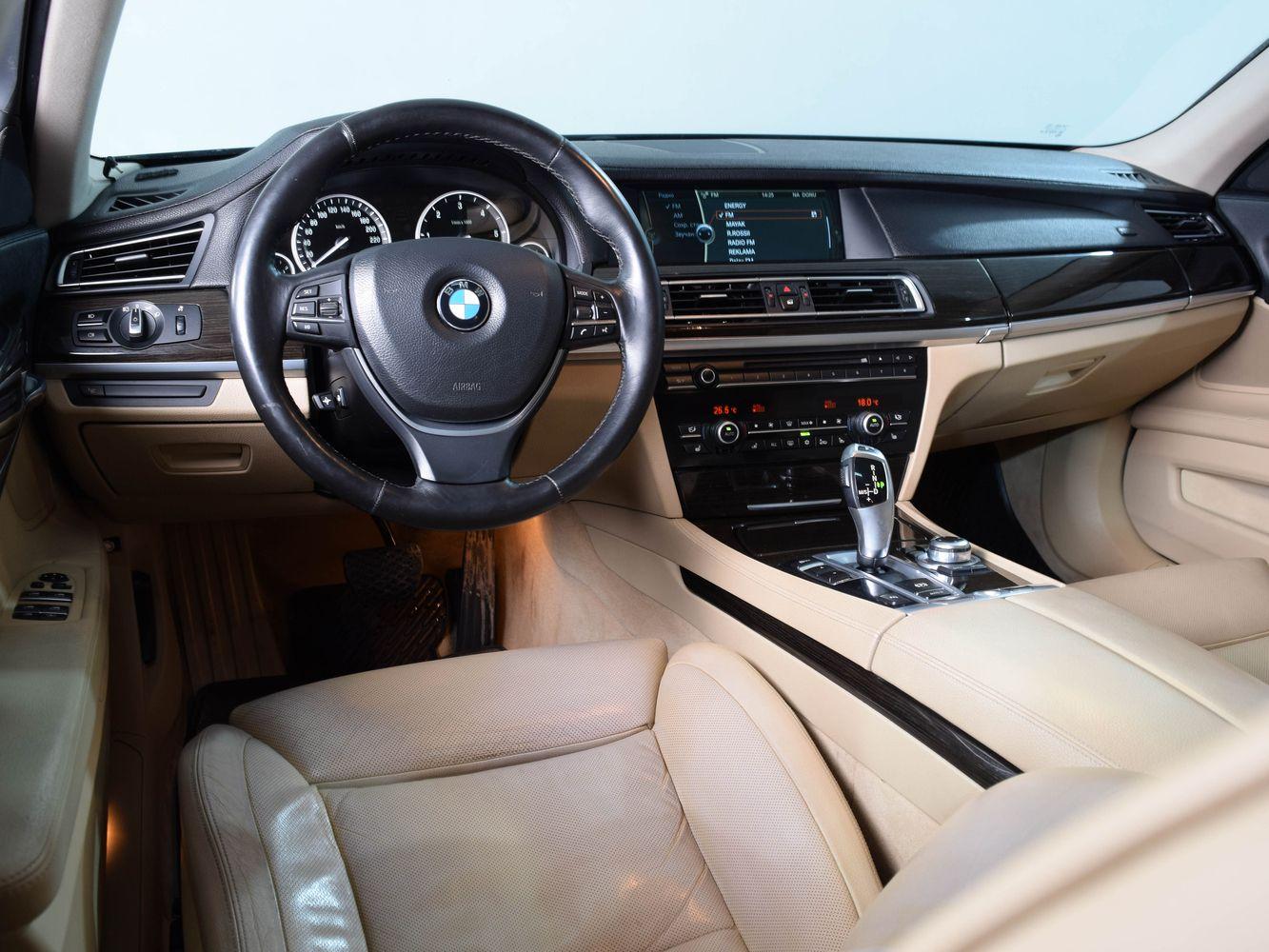 BMW 7 серии, 2010