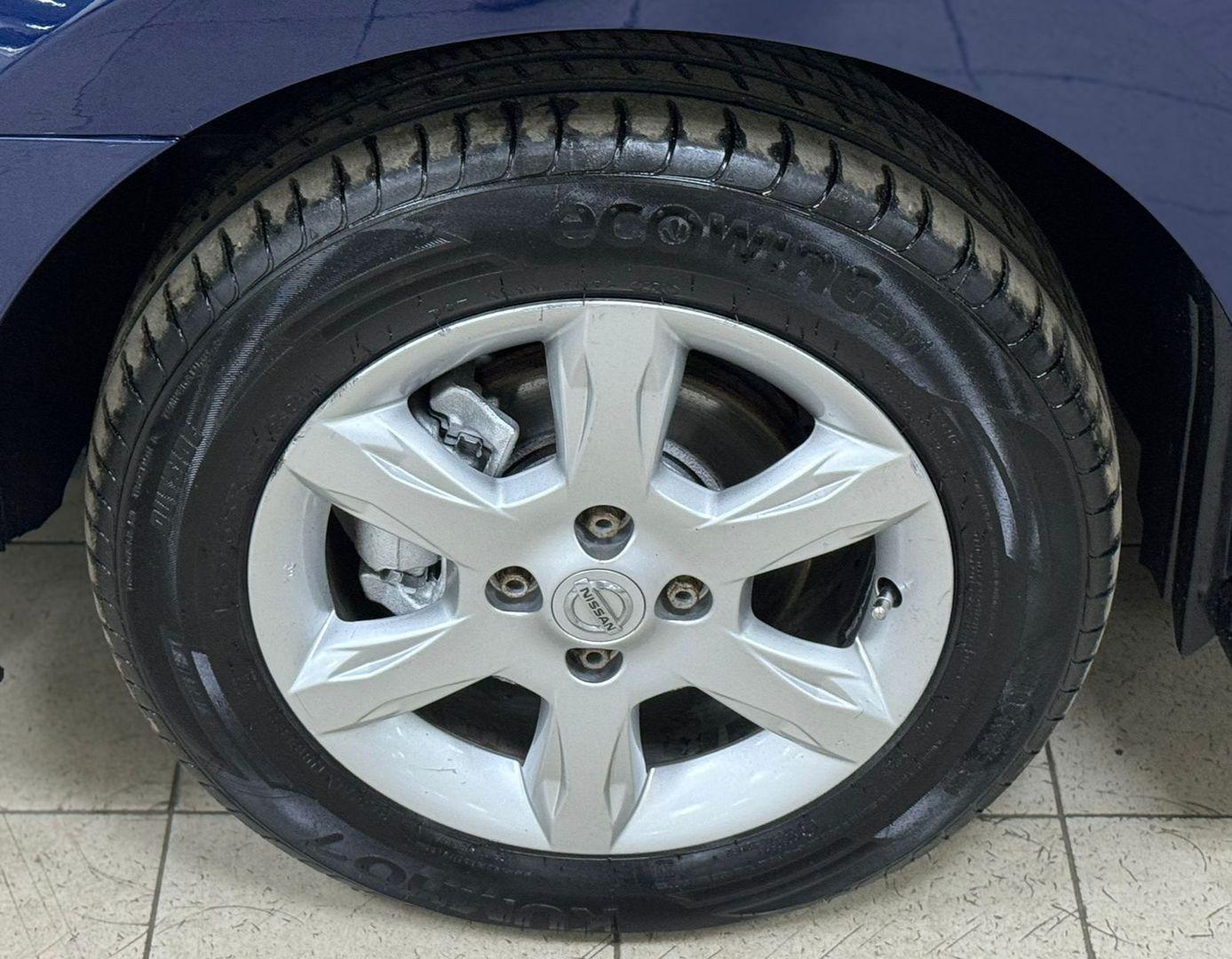 Nissan Almera