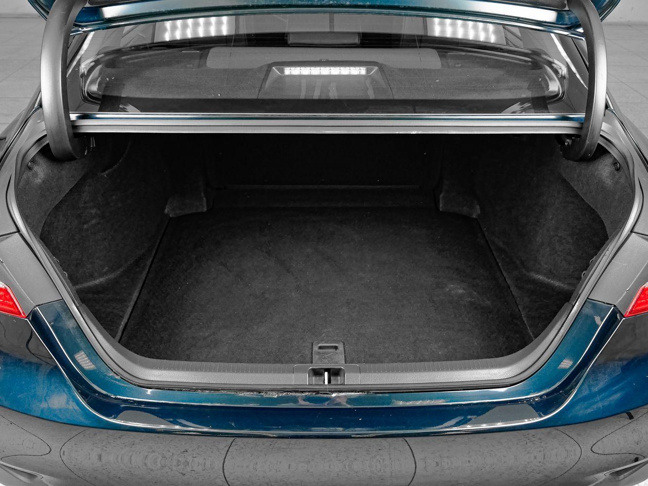 Toyota Camry, 2019