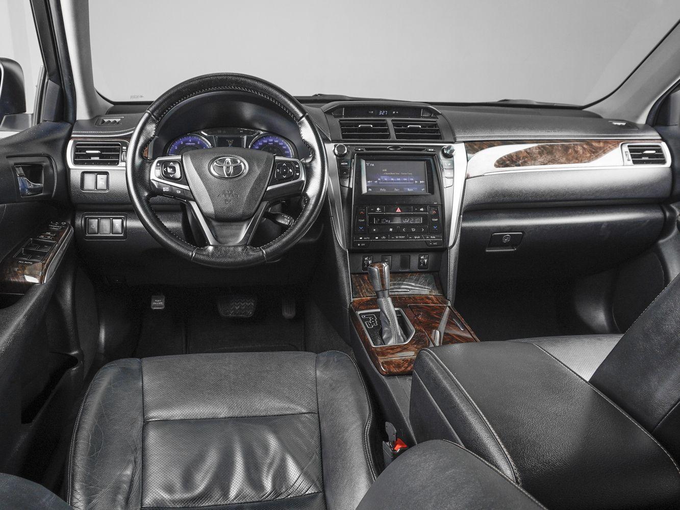 Toyota Camry, 2016