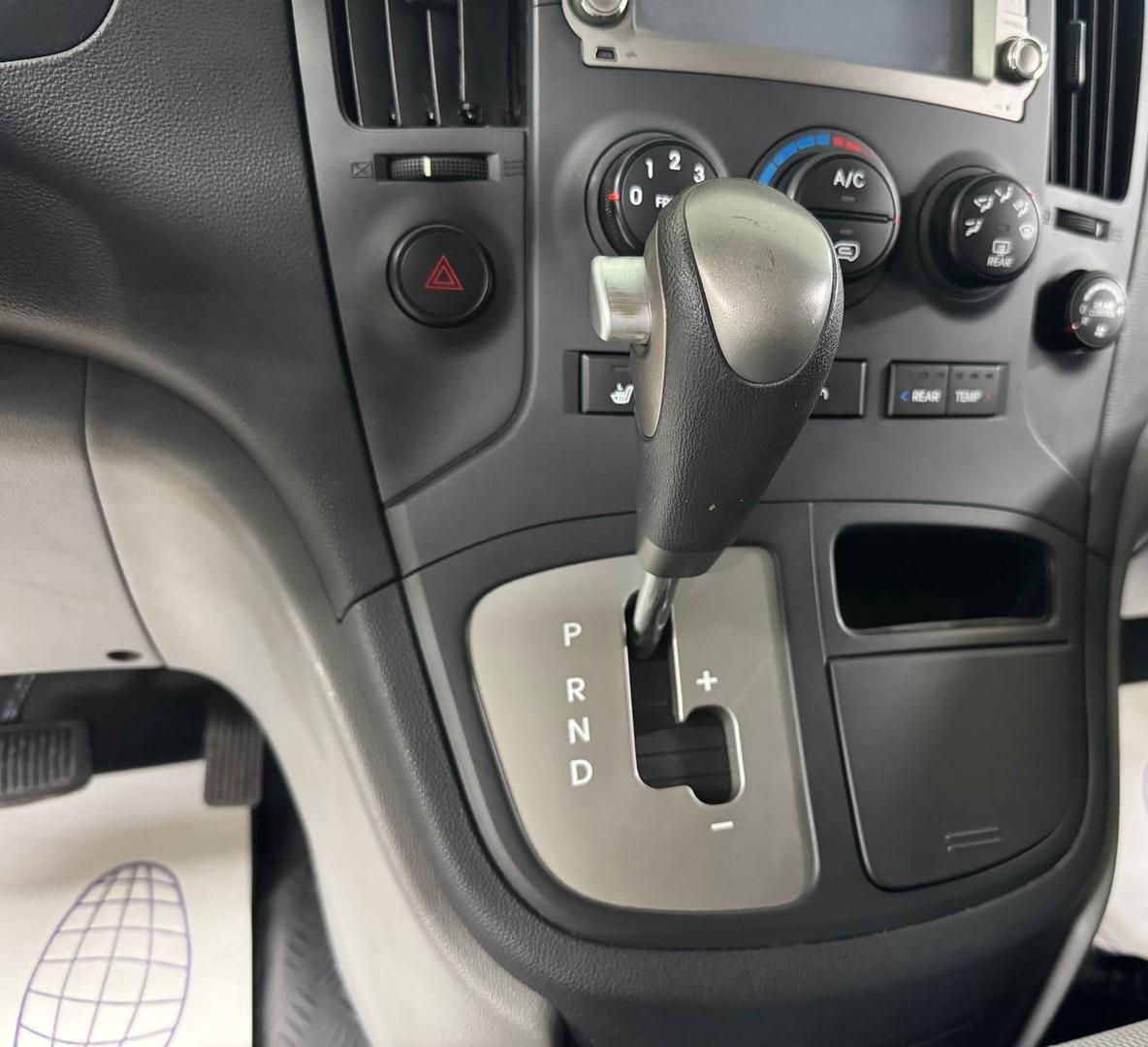 Hyundai Grand Starex