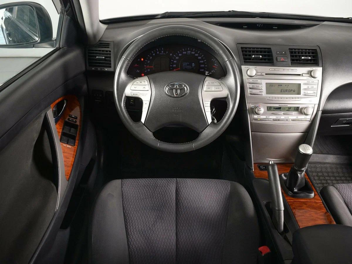 Toyota Camry, 2011