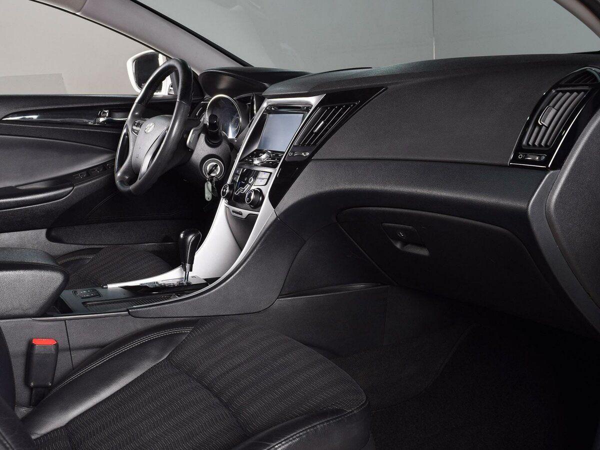 Hyundai Sonata, 2011
