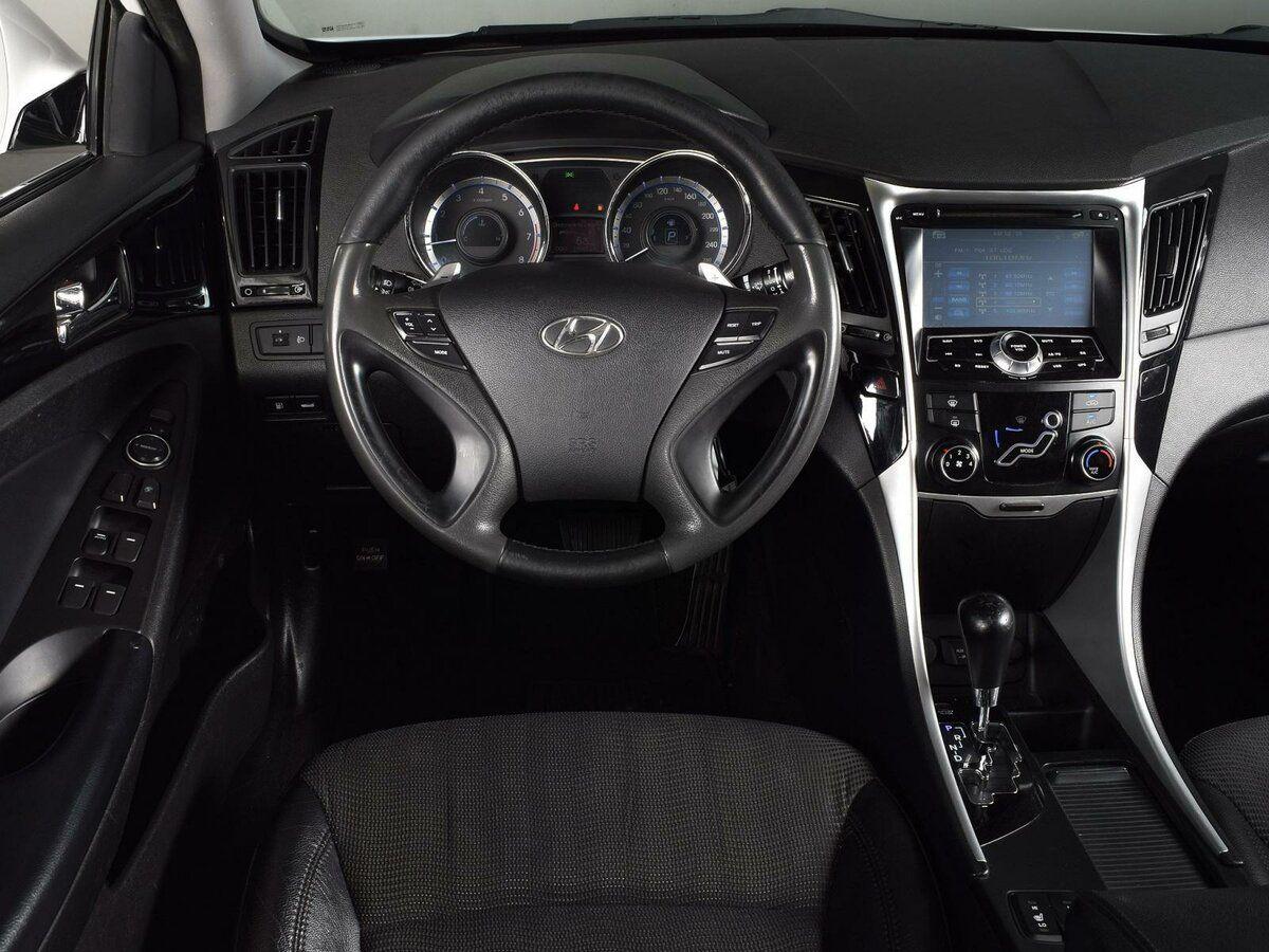 Hyundai Sonata, 2011