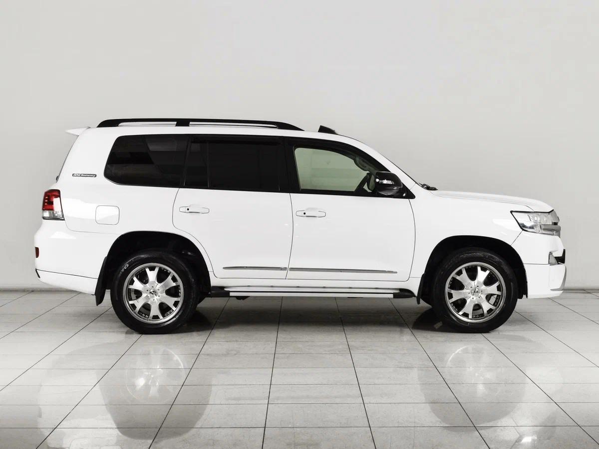 Toyota Land Cruiser, 2011