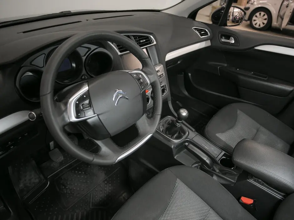 «Авто на Неве»