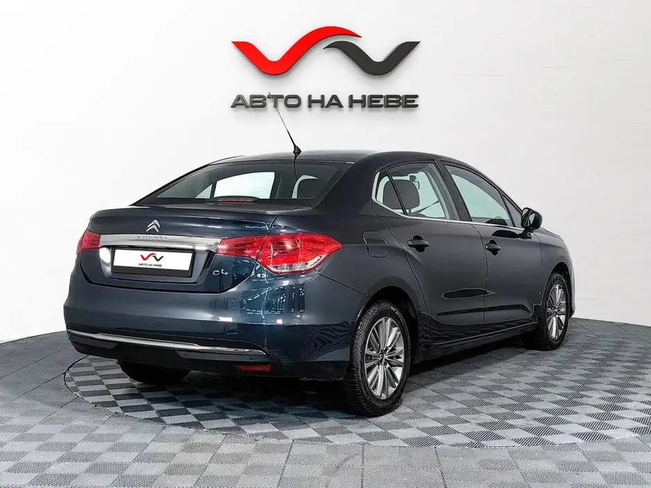 «Авто на Неве»