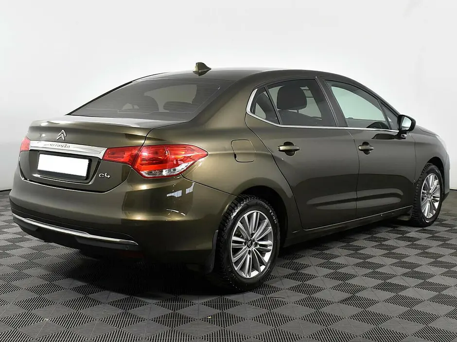 «Авто на Неве»