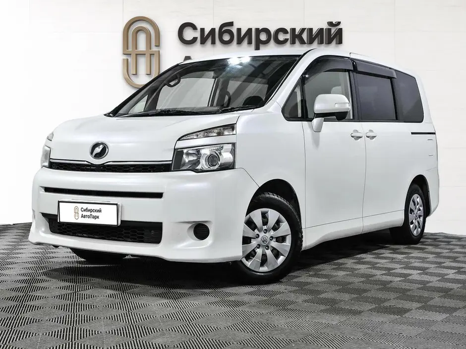 Toyota Voxy, 2013 г.