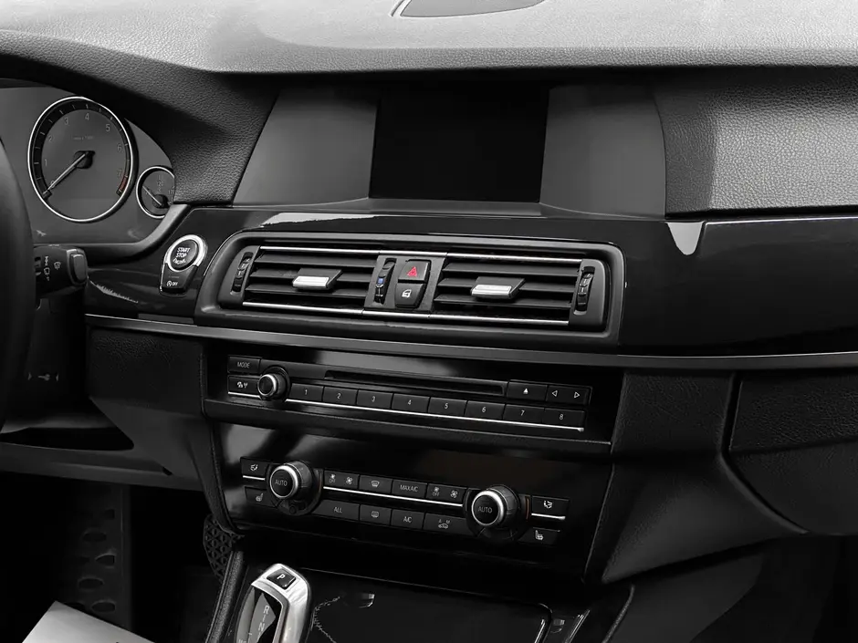 «Авто на Неве»