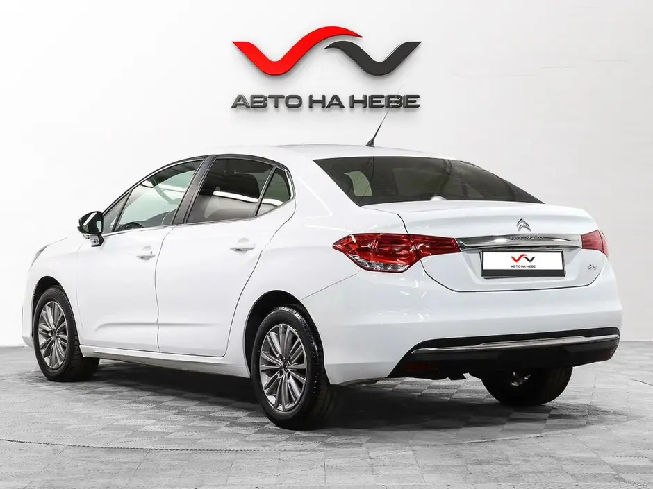 «Авто на Неве»